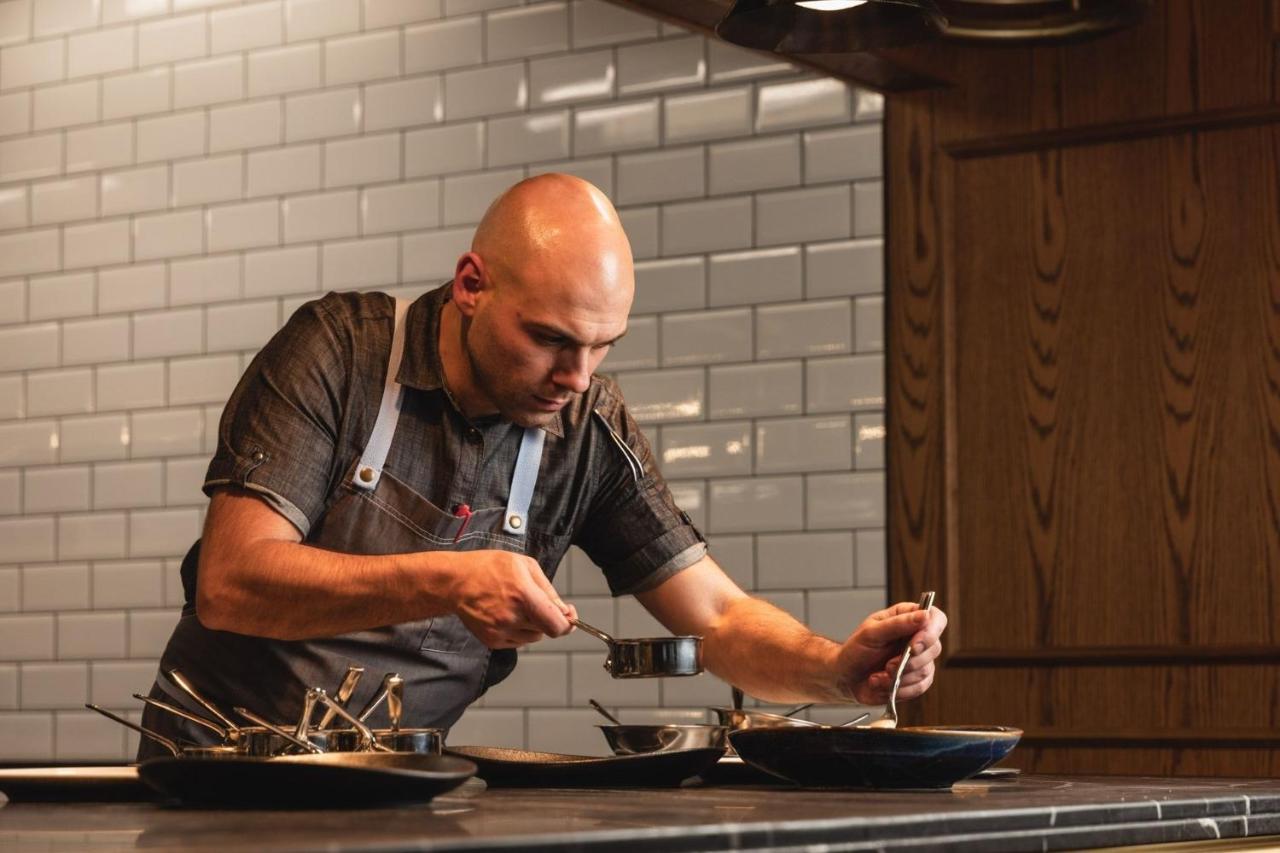 Sofitel Adelaide Hotel Kültér fotó Chef preparing food