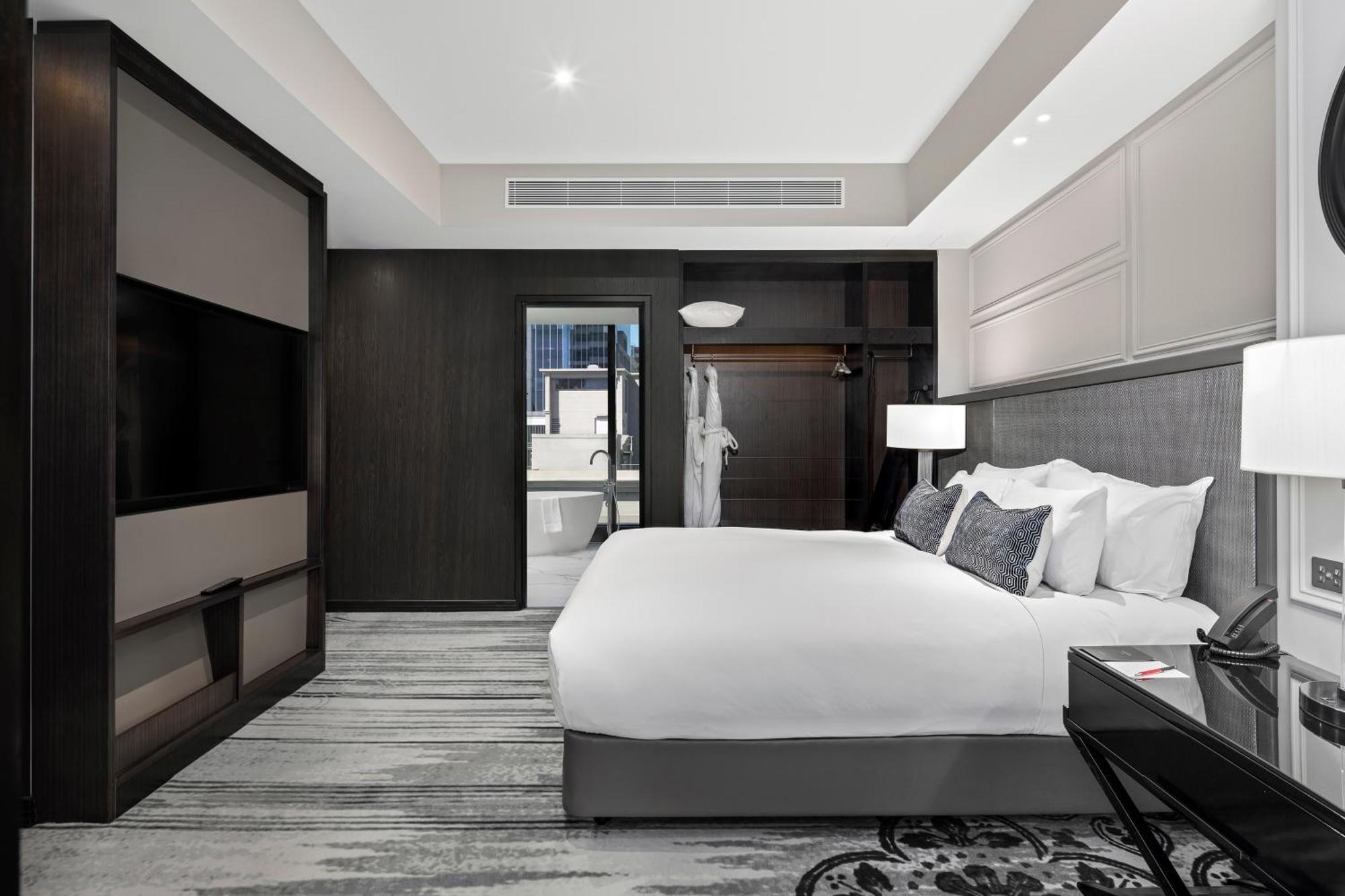 Sofitel Adelaide Hotel Kültér fotó Deluxe Suite